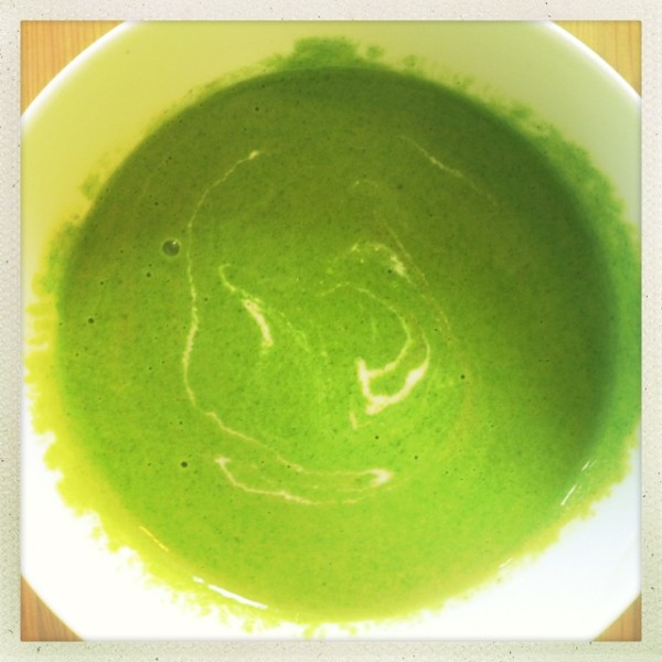 Green soup with almonds